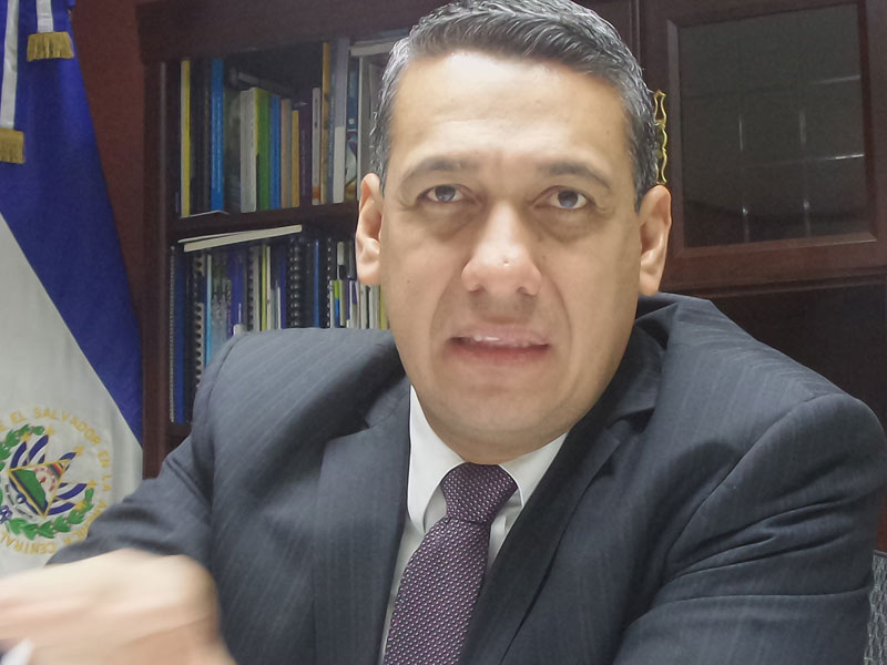 Licenciado Ulises Rivas, Magistrado del Tribunal Supremo Electoral.