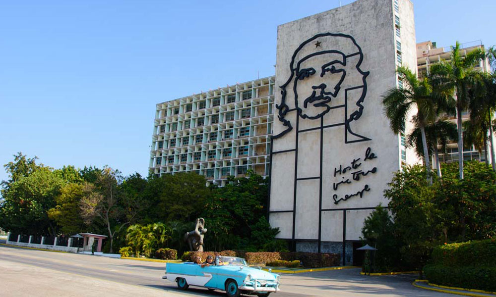 Giro de timón de Trump contra Cuba se debe a malos consejos: Granma 