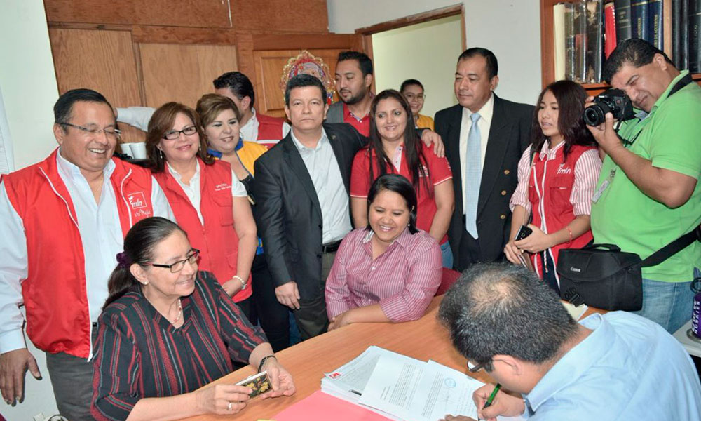 FMLN inscribe candidatos a diputados por el departamento de La Libertad 