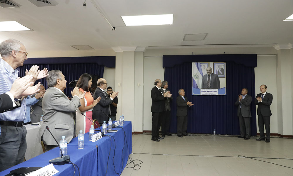 Rinden homenaje a Franzi Hato Hasbún 