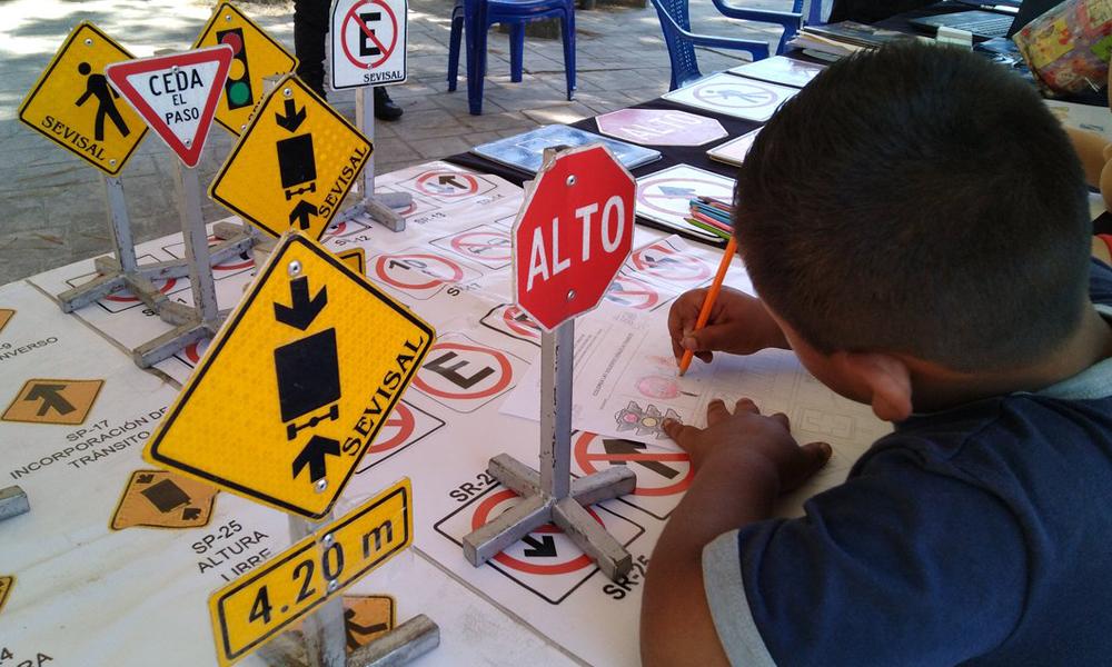 Fomentan en la niñez respetar las señales de tránsito 