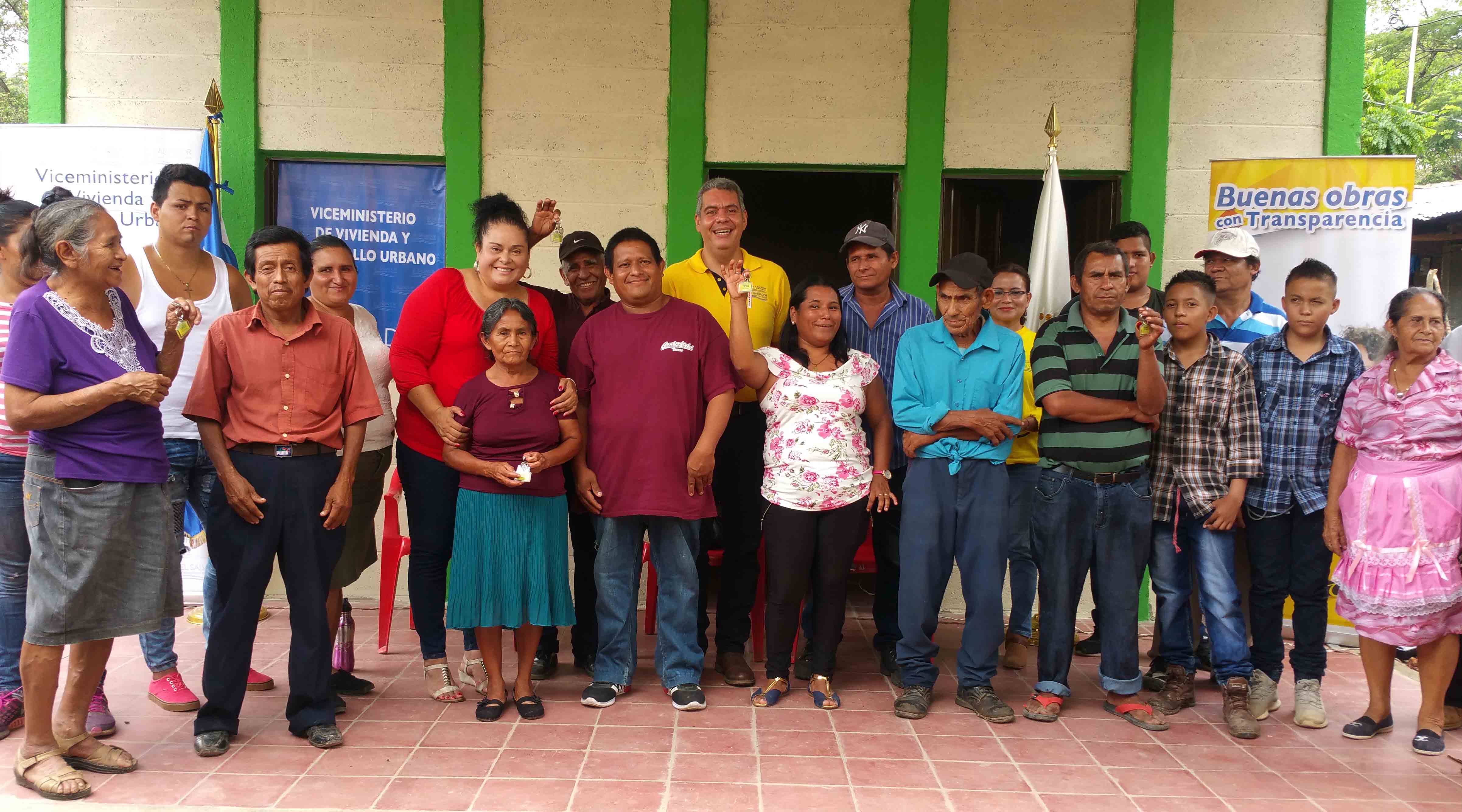 Familias de Suchitoto reciben viviendas 