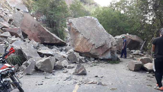Derrumbe cierra carretera de Nueva Esparta a Polorós, en La Unión